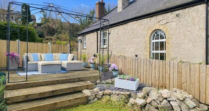 Charming Waterfall Cottage Retreat