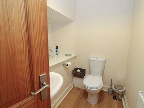 Shower - The Cottage, Methven (Perth)