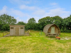 Outdoor dining - Mole Hole, St. Keyne nr Duloe. (Liskeard)