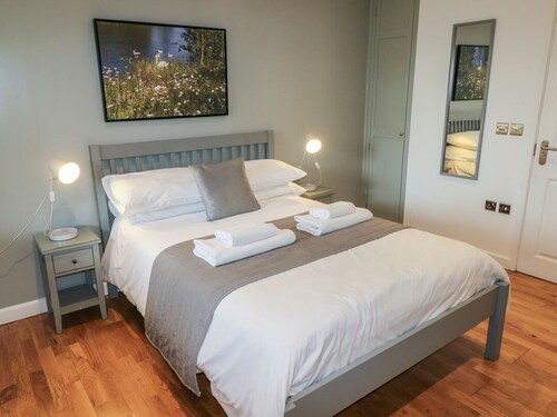 Chestnut - A Cozy Retreat in Cowbridge