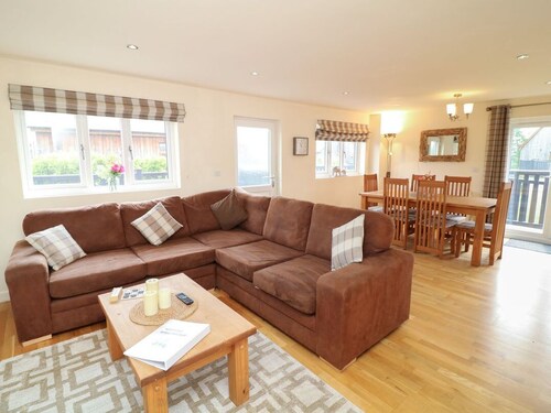 James Ville Marina Lodge 7, Brigg