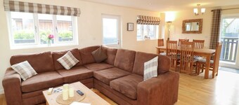 James Ville Marina Lodge 7, Brigg