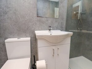 Shower - Glenholme Apartment 3, Redcar (Redcar)