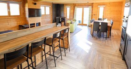 iLodge Ultra sleeps 15 Kenwick