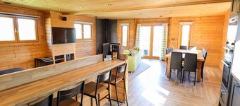 iLodge Ultra sleeps 15 Kenwick