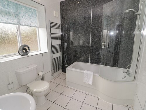 Raglan Lodge, Monmouth