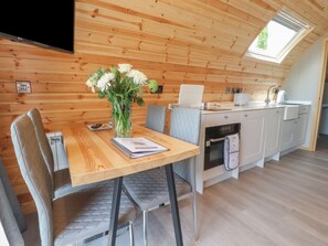 Dining - Pendle: Charming Retreat in Clitheroe (Nelson)