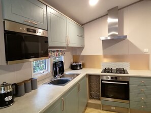 Private kitchen - Aberdunant Hall Getaway (Porthmadog)