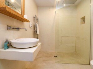 Shower - Welly Bob Cottage, Airton (Skipton)