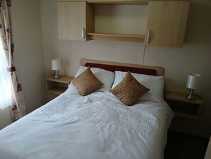 Room - Hoburne Cotswolds Retreat (South Cerney)