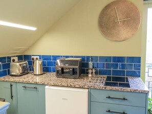 Private kitchen - Golden Valley View, Stroud (Stroud)