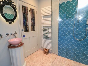 Shower - Golden Valley View, Stroud (Stroud)