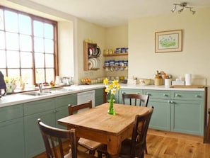 Dining - Coles Cottage: Family Retreat in Holsworthy (Holsworthy)
