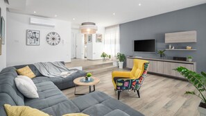 TV - Villa Mia by Villas Guide (Galižana)