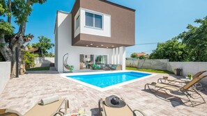 A heated pool - Villa Mia by Villas Guide (Galižana)