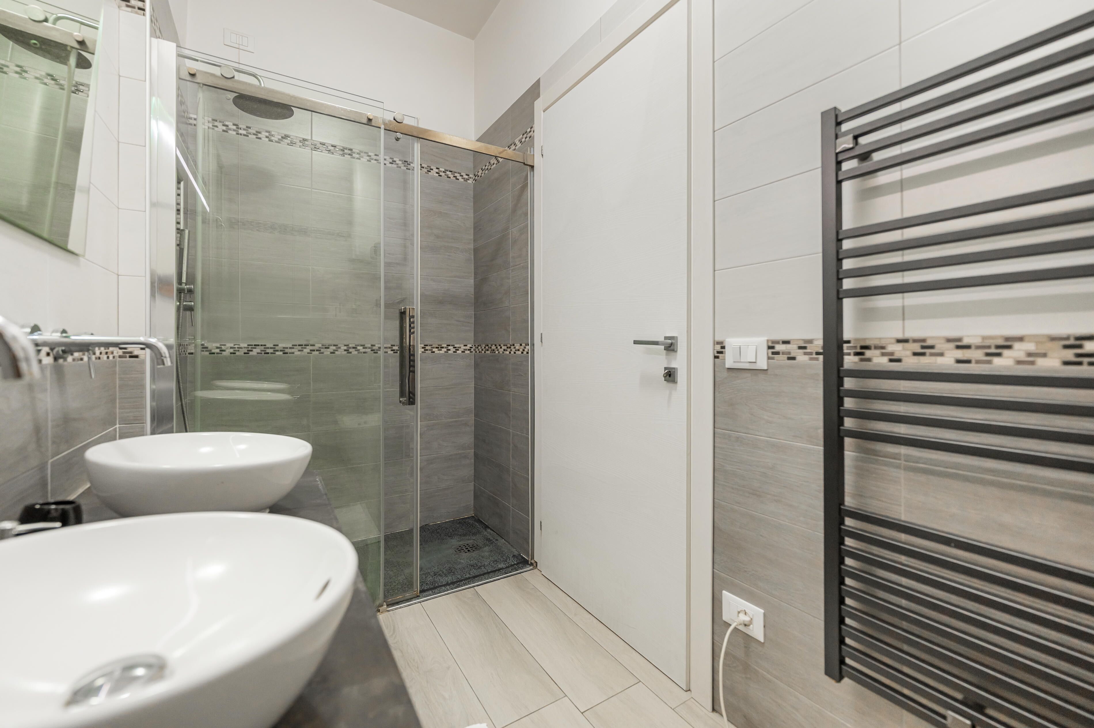 Appartamento | Bagno | Doccia, asciugacapelli, bidet, asciugamani
