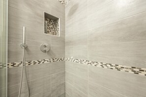 Apartment | Bathroom | Shower, hair dryer, bidet, towels - Roberto Flat - 10 min da Fiera di Verona (Verona)