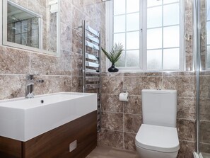 Shower - Kinbrae Apartment, Torquay (Torquay)