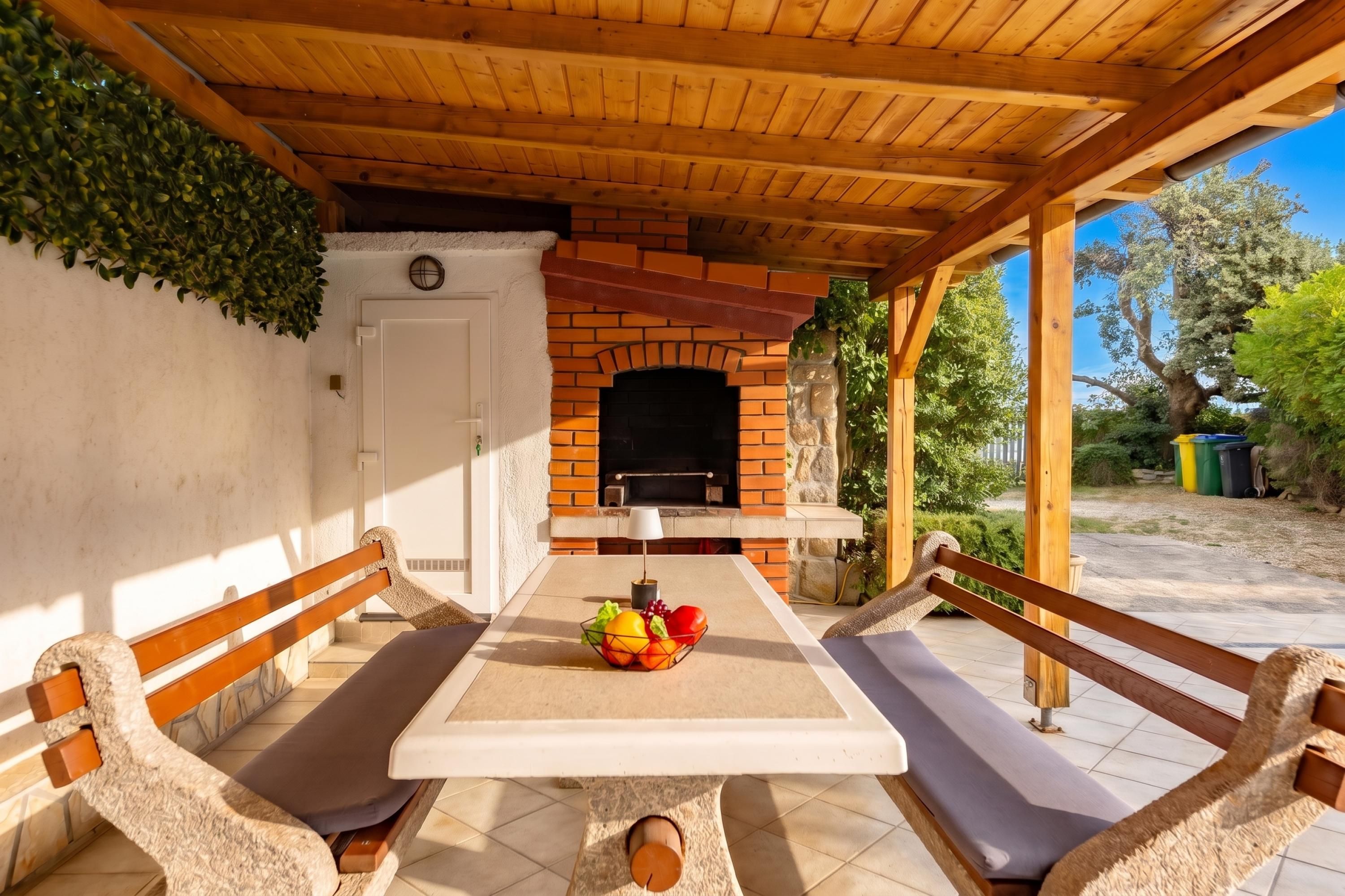 Family House, 3 Bedrooms, Microwave (Hidden Hill Lopar With Sauna &) | Outdoor dining