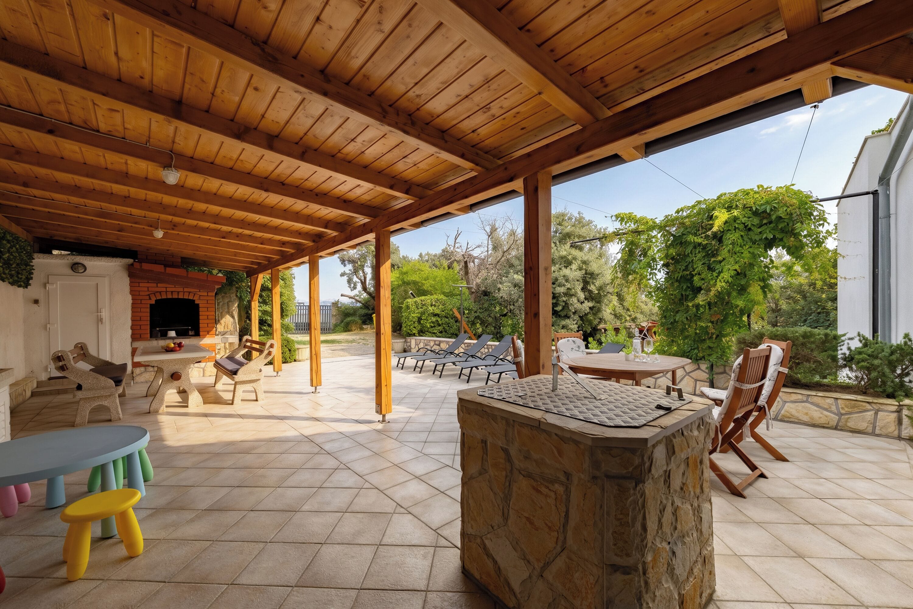 Family House, 3 Bedrooms, Microwave (Holiday Home Hidden Hill Lopar) | Outdoor dining