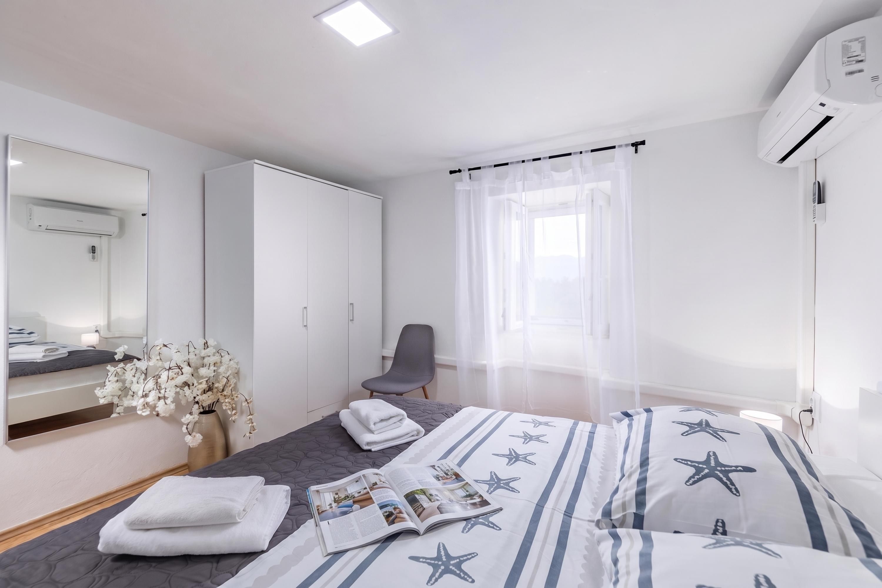3 habitaciones y escritorio 