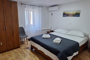 패밀리 하우스, 침실 여러 개 (Holiday Home Hidden Hill Lopar) | 3 개의 침실, 다리미/다리미판, 무료 WiFi, 침대 시트