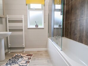 Shower - Holly Lodge, Caerwys (Holywell)