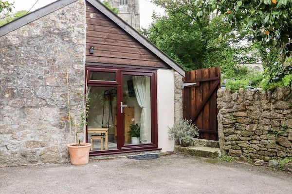 Lannlyvri Lodge