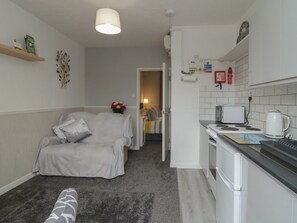 Living area - Flat 2, Big Tree Holiday Flats, Paignton (Paignton)