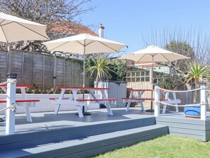 Outdoor dining - Flat 2, Big Tree Holiday Flats, Paignton (Paignton)