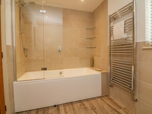 Shower - Priory House, Barnstaple (Barnstaple)
