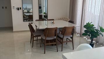 Villa, 2 Bedrooms, Smoking, Private Pool | Dining room