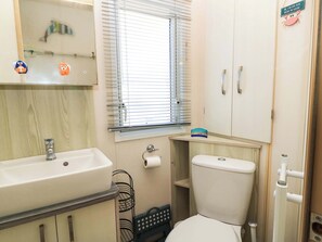 Shower - Durdle Door Holiday Park: Beachcombers Retreat (Wareham)