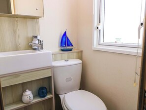 Shower - Durdle Door Holiday Park: Beachcombers Retreat (Wareham)