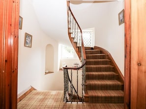 A staircase with wooden railings and a plaid carpet. - Inverallan House, Grantown-On-Spey (Grantown-on-Spey)