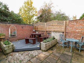 Outdoor dining - Norbury House, Lincoln (Lincoln)
