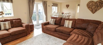James Ville Marina Lodge 9, Brigg