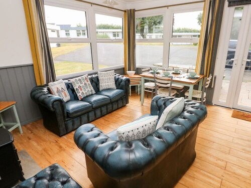 DRIFTWOOD, open-plan, Pembrokeshire Coast