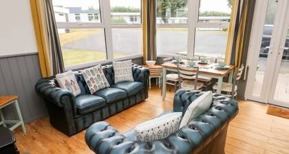 DRIFTWOOD, open-plan, Pembrokeshire Coast