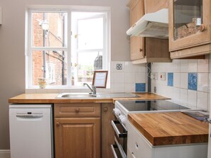 Dishwasher - Blossom's Cottage, Shawbury (Shrewsbury)