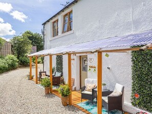 Outdoor dining - Drimnatorran Farm Lodge, Strontian (Acharacle)