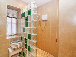 Shower - Drimnatorran Farm Lodge, Strontian (Acharacle)