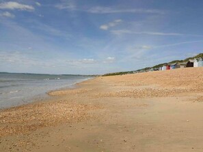 Beach nearby - Shorefield Country Park Getaway (Milford On Sea)