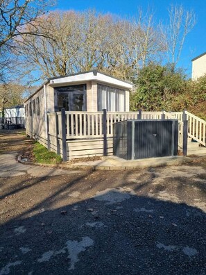 Exterior - Shorefield Country Park Getaway (Milford On Sea)