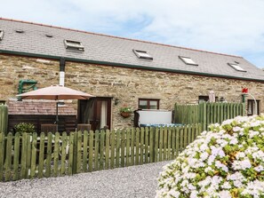 Outdoor dining - Ash Cottage, Newcastle Emlyn (Llandysul)