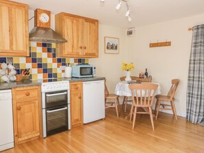 Dishwasher - Ash Cottage, Newcastle Emlyn (Llandysul)