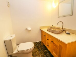 Shower - Felin: Three Floors with Welsh Charm (Llanfairpwllgwyngyll)