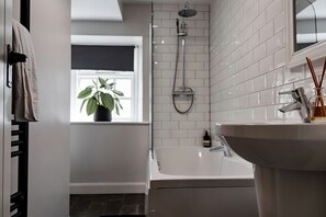 Shower - Bridge End Cottage, Stainforth (Settle)