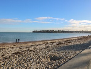Tæt på stranden