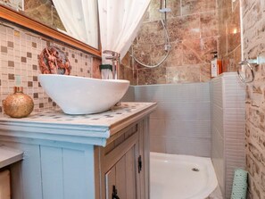 Shower - The Old Mill Cottage is in Low Hawsker (Whitby)